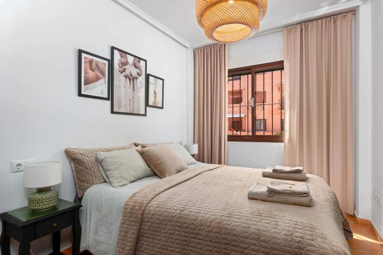 Apartamento La Dama Torrevieja Exterior foto